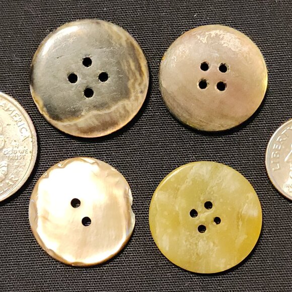 Antique/Vintage Lot of 15 Buttons Mother of Pearl ? - Picture 4 of 10